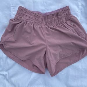 Lululemon Tracker shorts 4”